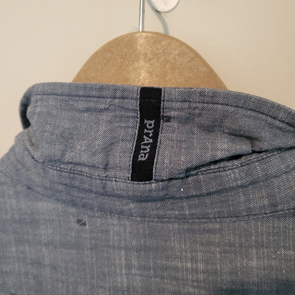 Prana Shoet Sleece Button Down Blue Woven Cotton Chambray Shirt Size Large - Picture 5 of 6